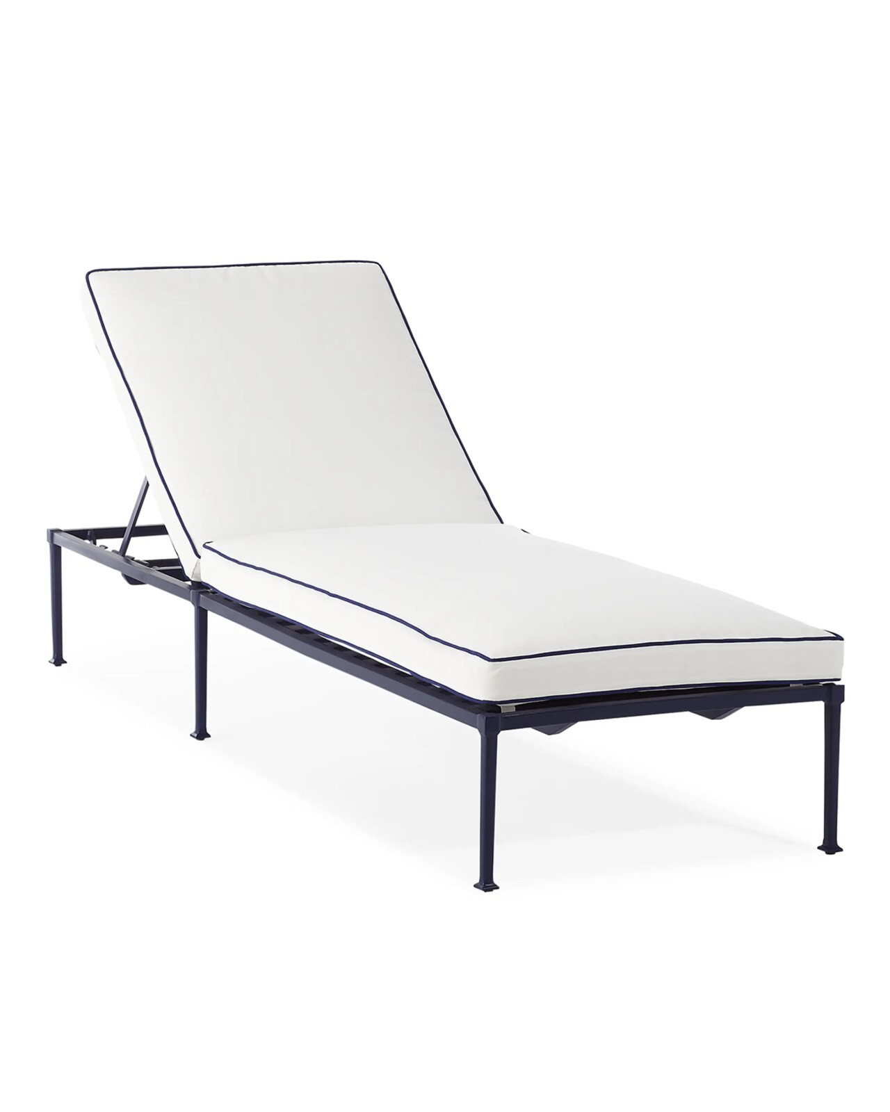 NIB Luxurious! Timeless! Hampton Single Chaise Durable! cushion included OUTDOOR