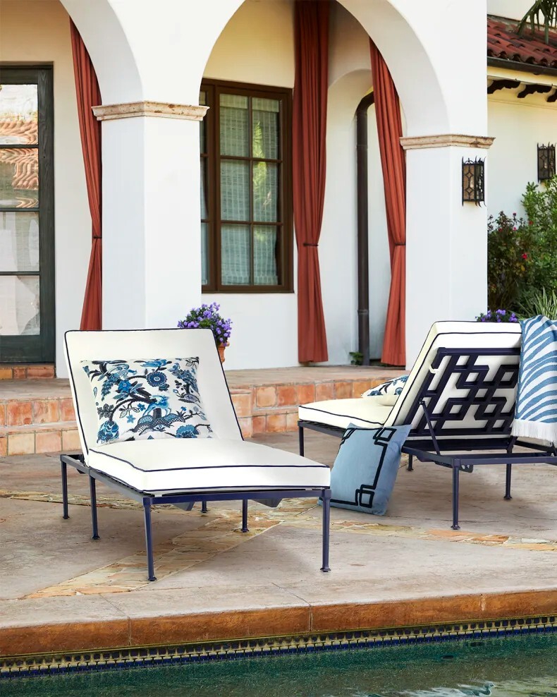 NIB Luxurious! Timeless! Hampton Single Chaise Durable! cushion included OUTDOOR