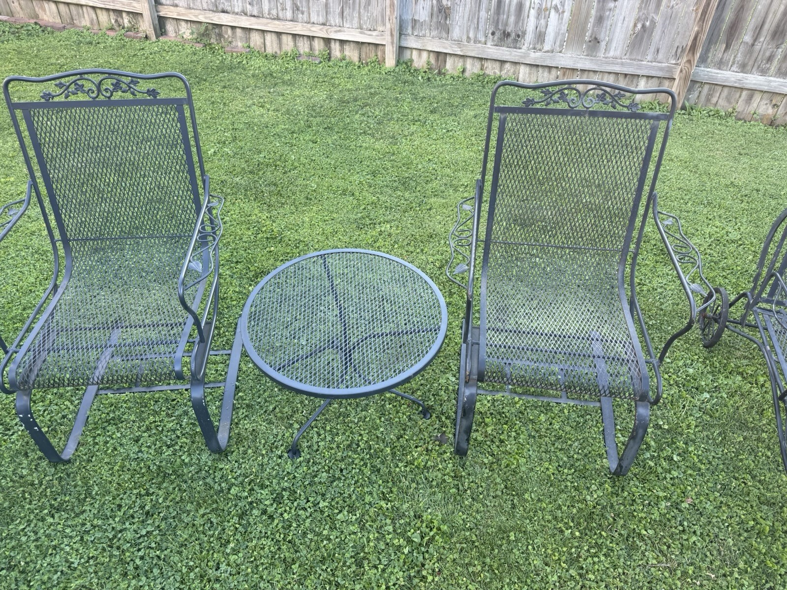 Vintage 5pc. Wrought Iron? Patio Set Very Sturdy Some Surface Rust & paint nicks