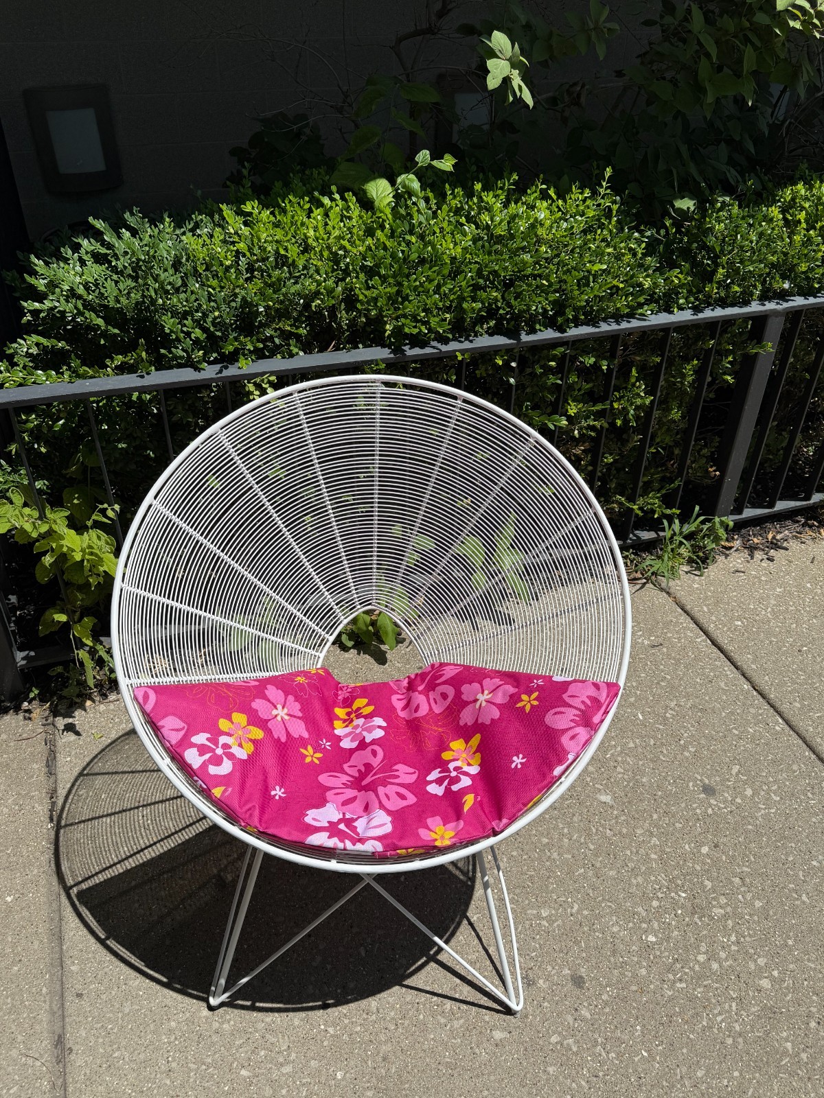 Mid Century Modern pair of Acapulco style chairs in white with Miami cushion