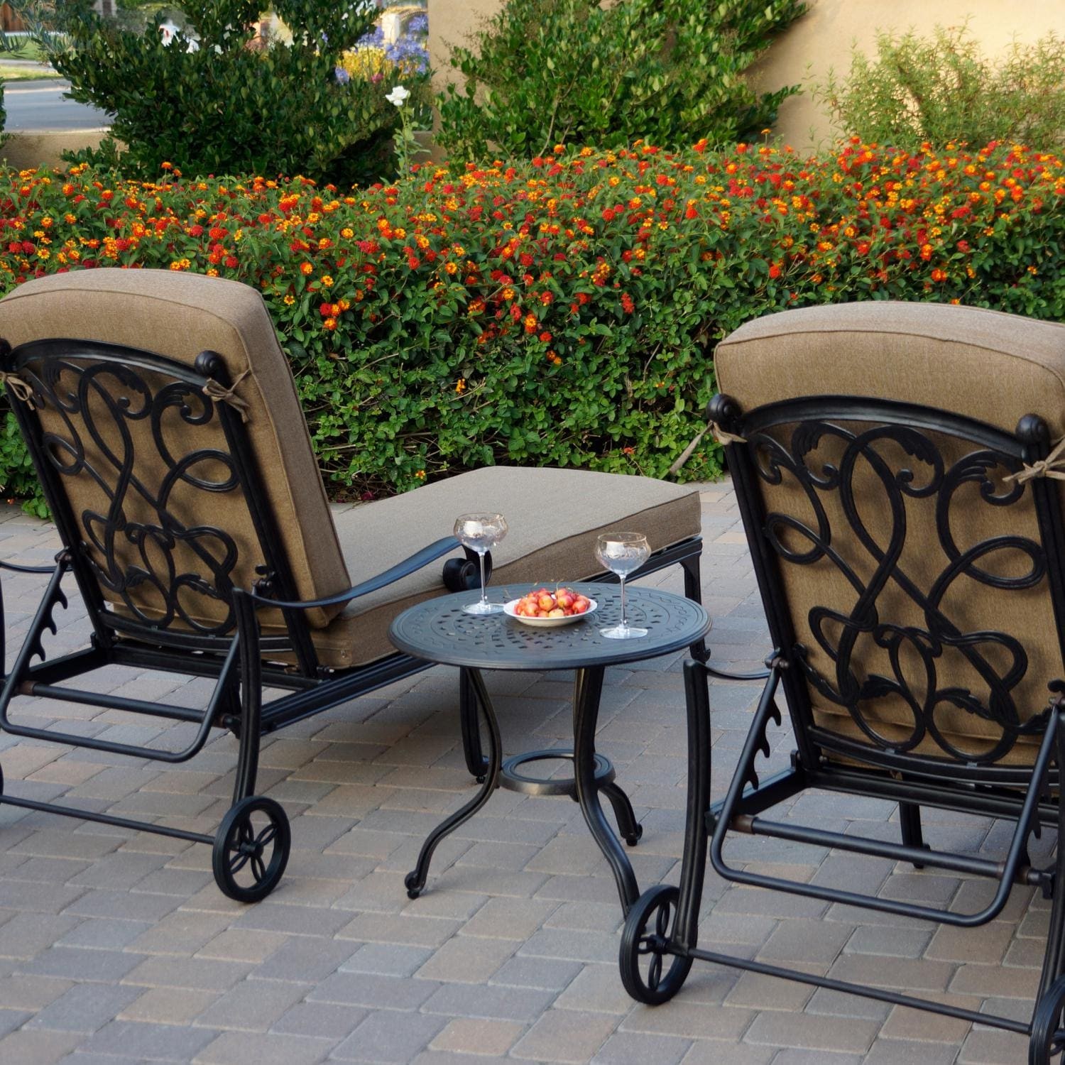 Santa Monica 3 Pc Cast Aluminum Chaise Lounge Set 24 Inch Table & in Antique