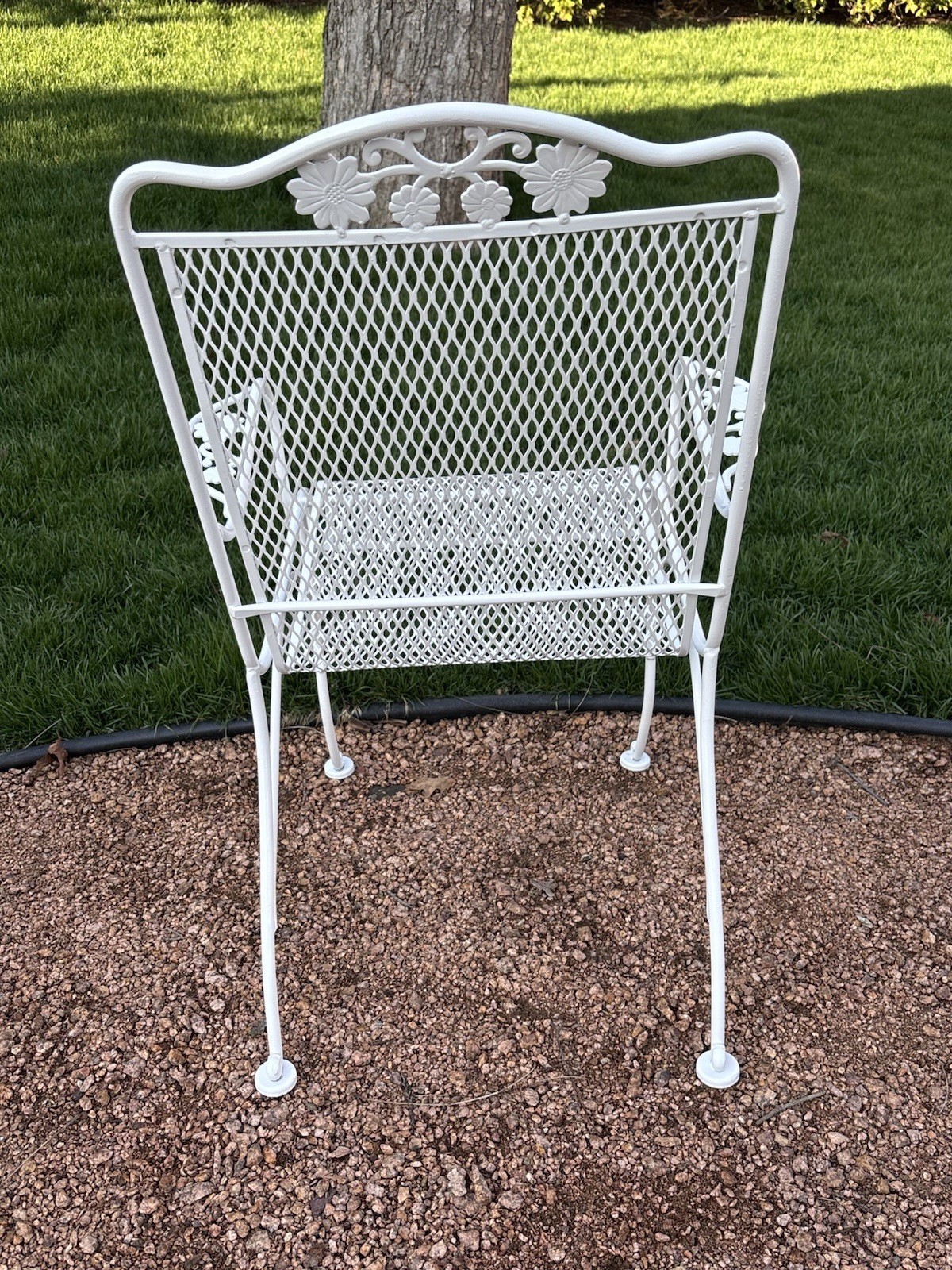 Beautiful Freshly Painted Vintage Woodard, Six Piece Patio Set.
