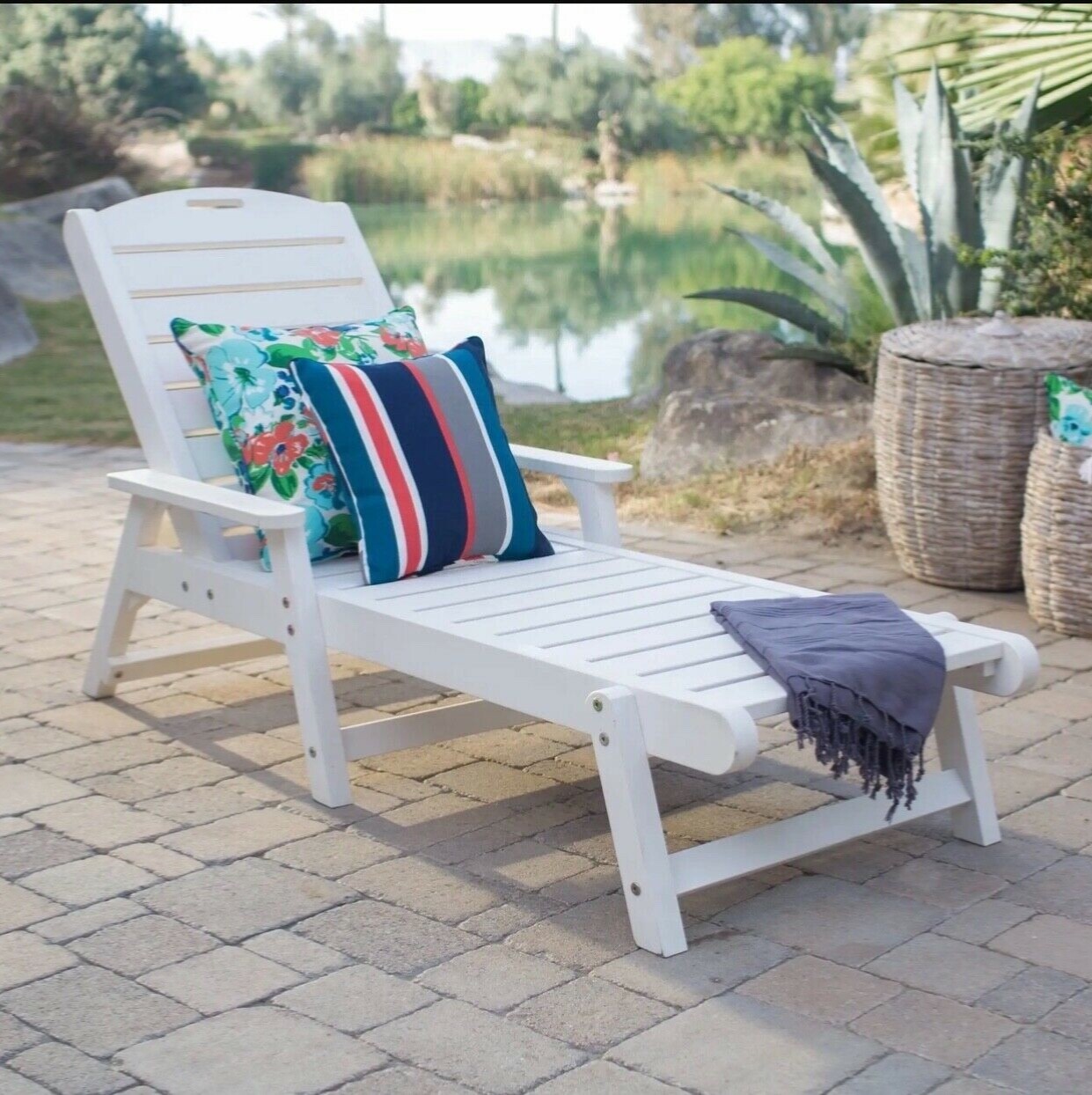 BELHAM LIVING SEACREST COTTAGE ALL WEATHER RESIN CHAISE