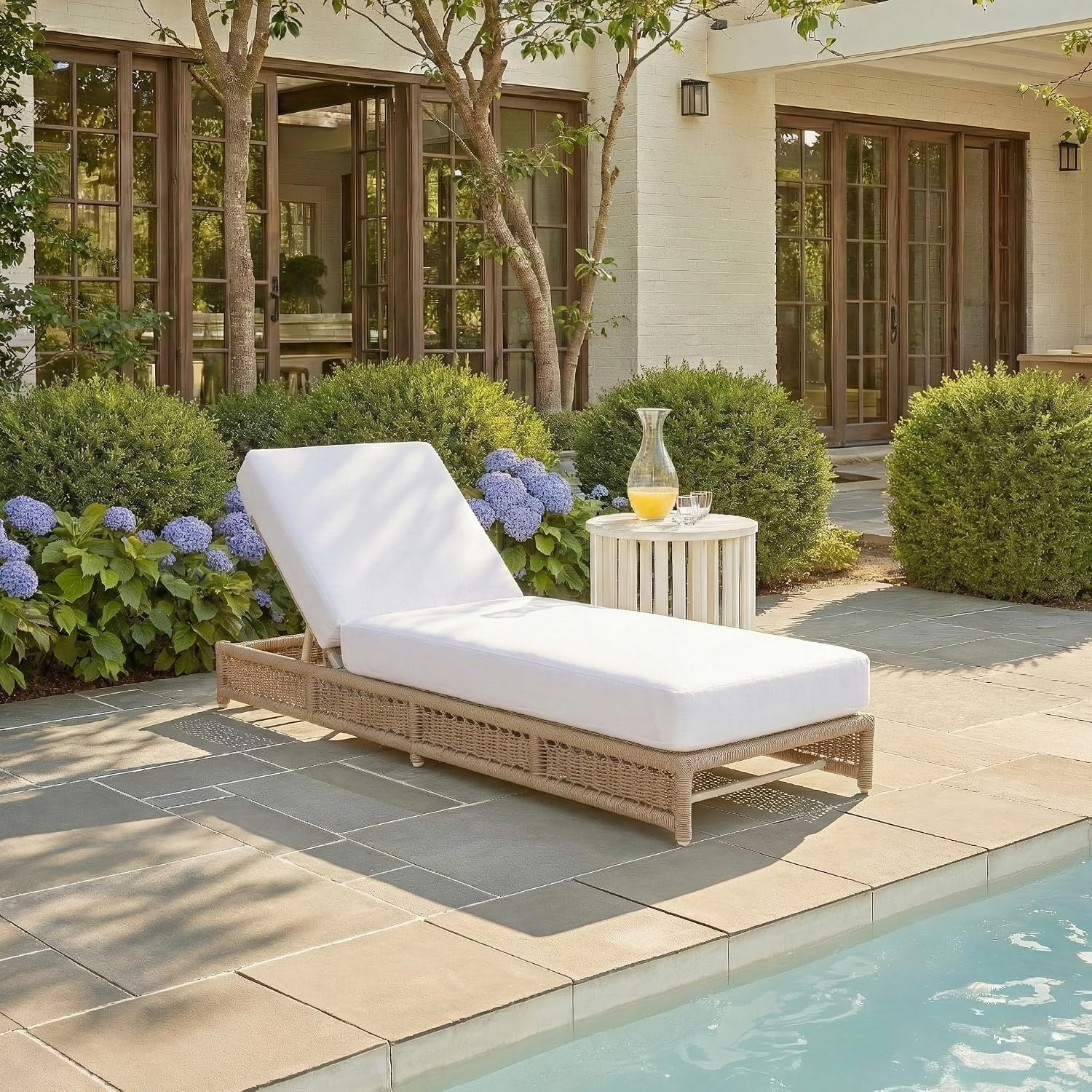 SAFAVIEH Outdoor Patio Furniture Collection – Callan Tan Rope & White Cushion Lo