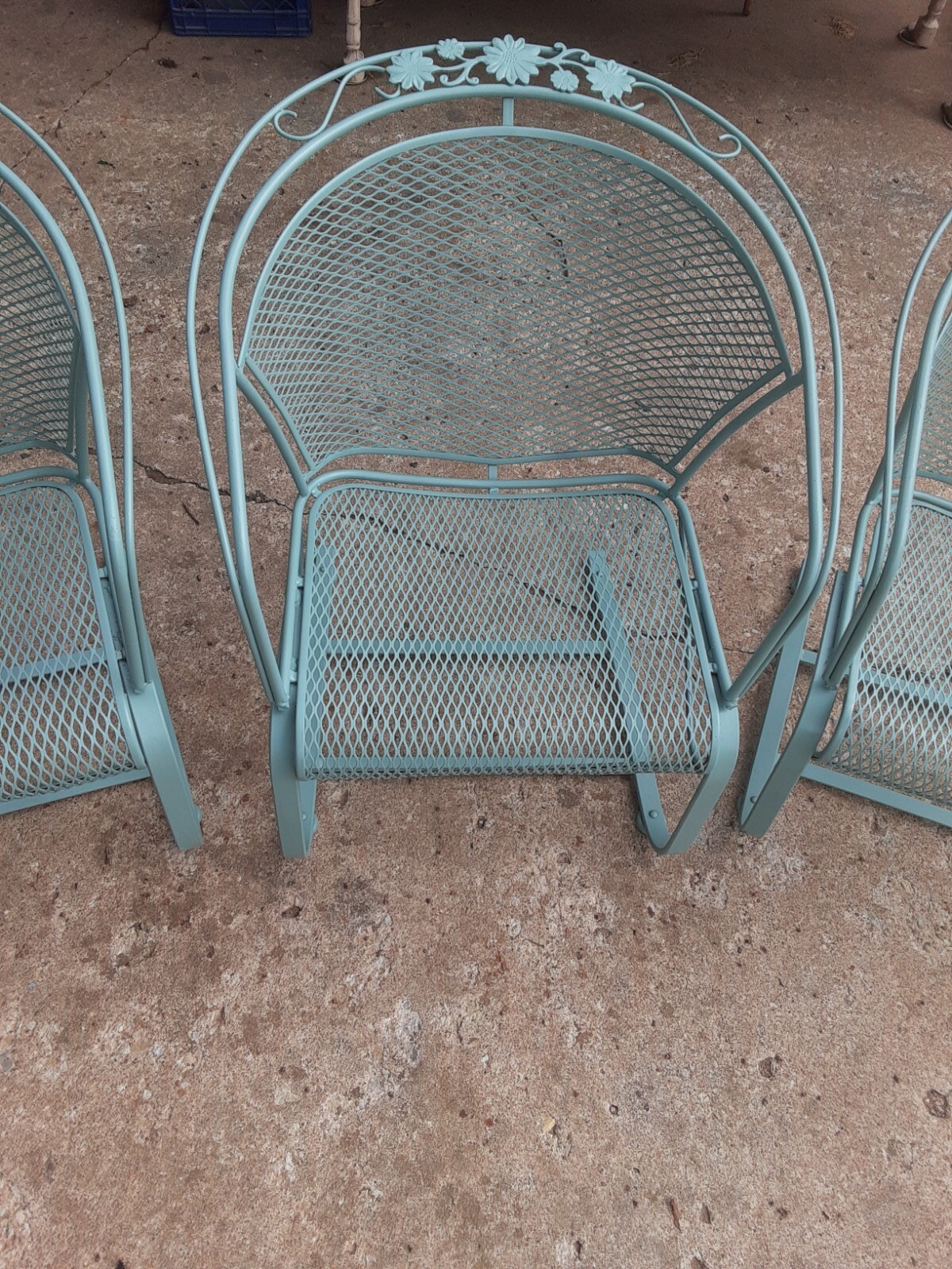 LOT OF 3 VINTAGE ROUND BACK PATIO SPRING CHAIRS, LOCAL PCKUP ONLY!!