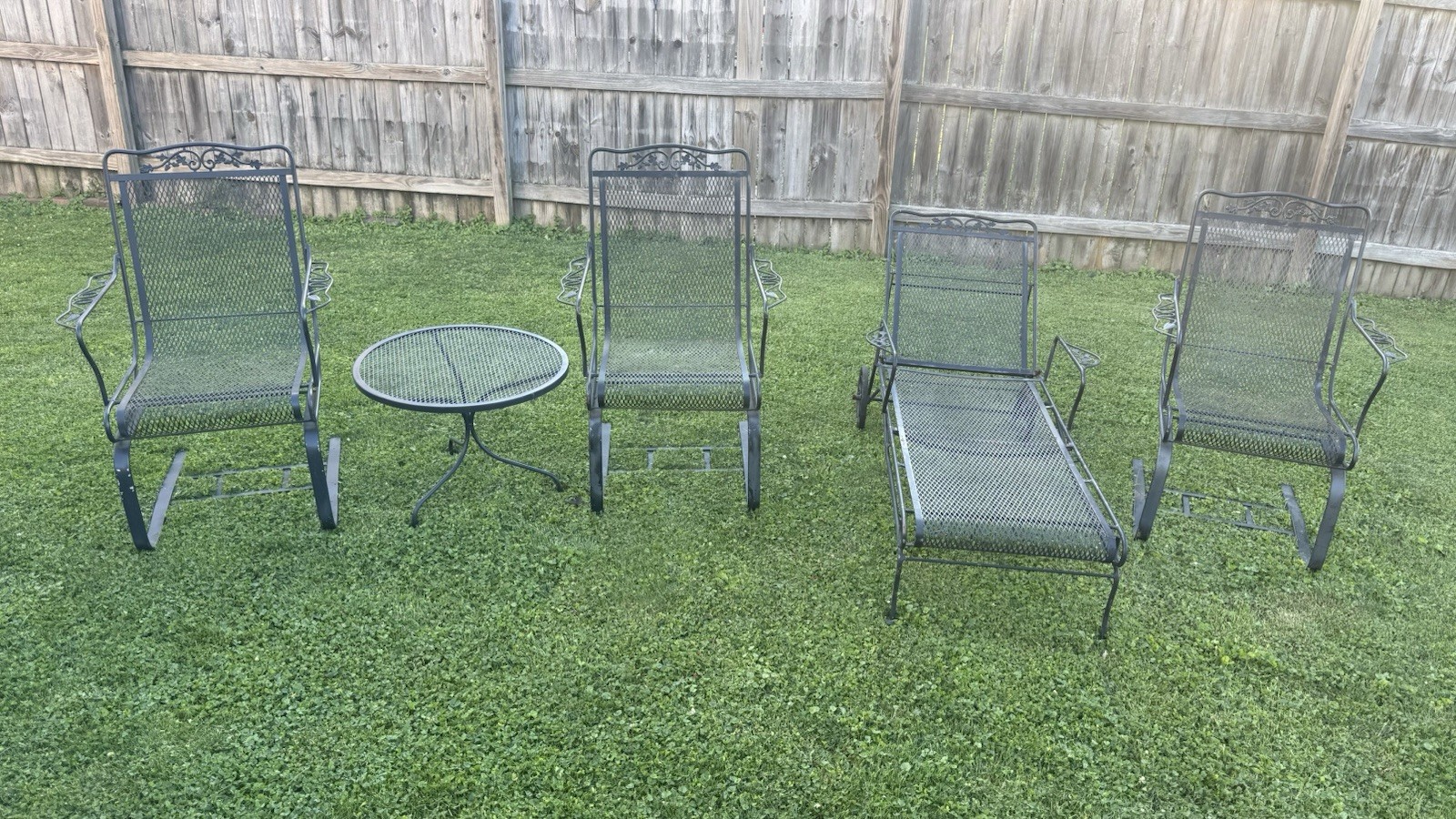 Vintage 5pc. Wrought Iron? Patio Set Very Sturdy Some Surface Rust & paint nicks