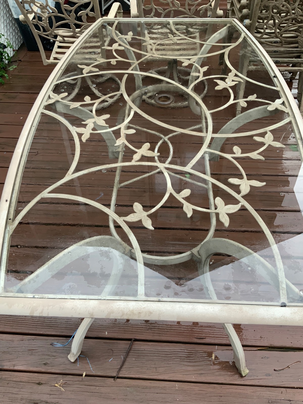 PATIO TABLE & 6 CHAIRS WITH GLASS TOP, & CUSHIONS Hampton Bay