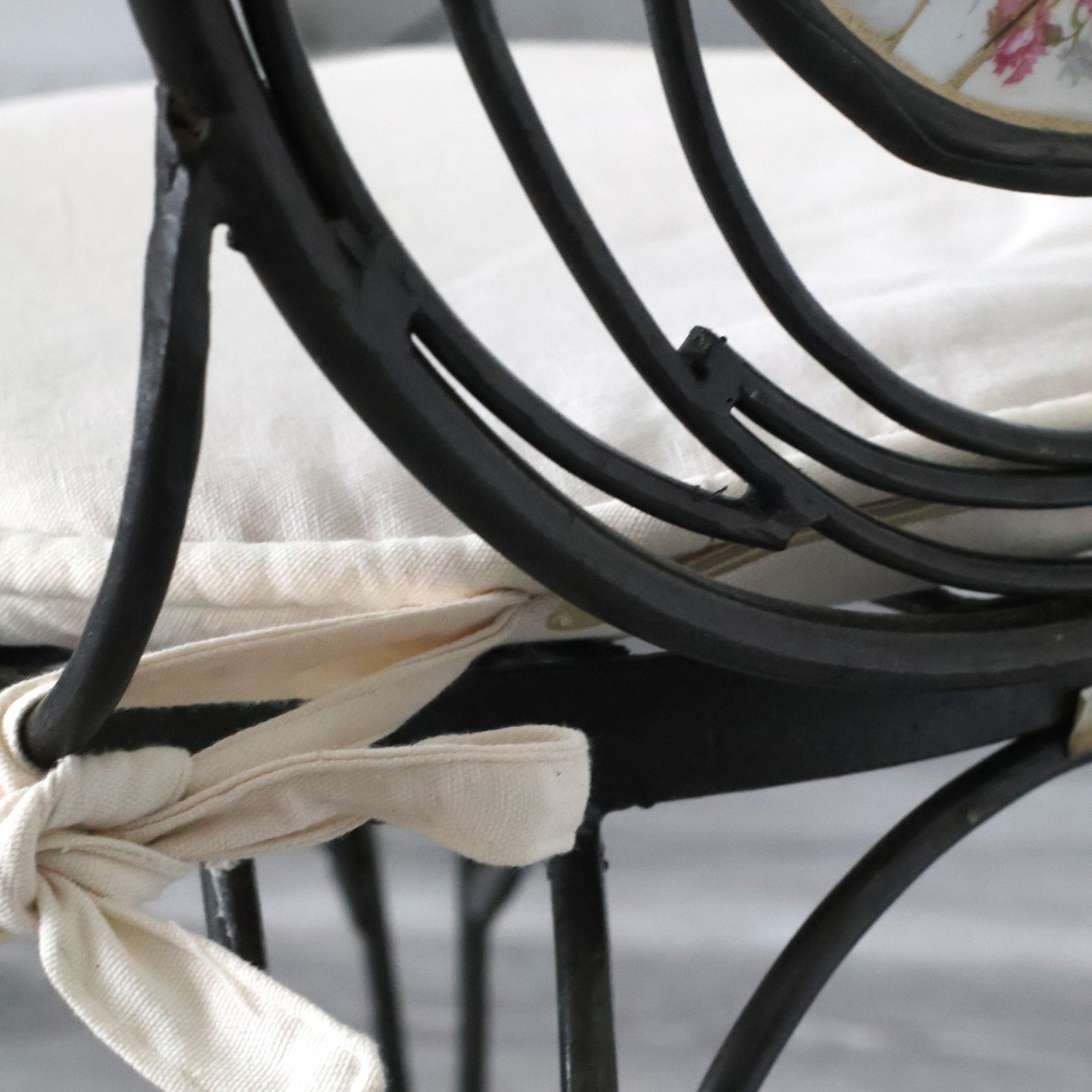 Vintage Wrought Iron Mosaic Accent Chair – French Country Garden Vanity Chair