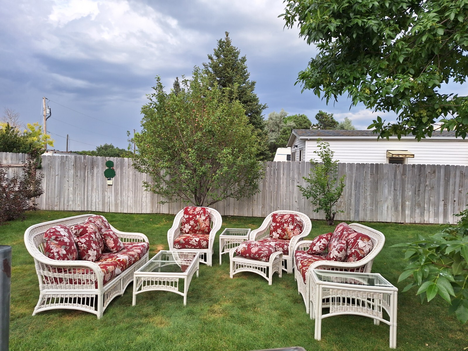 Vintage White Large Wicker 8 Piece Patio Furniture Set