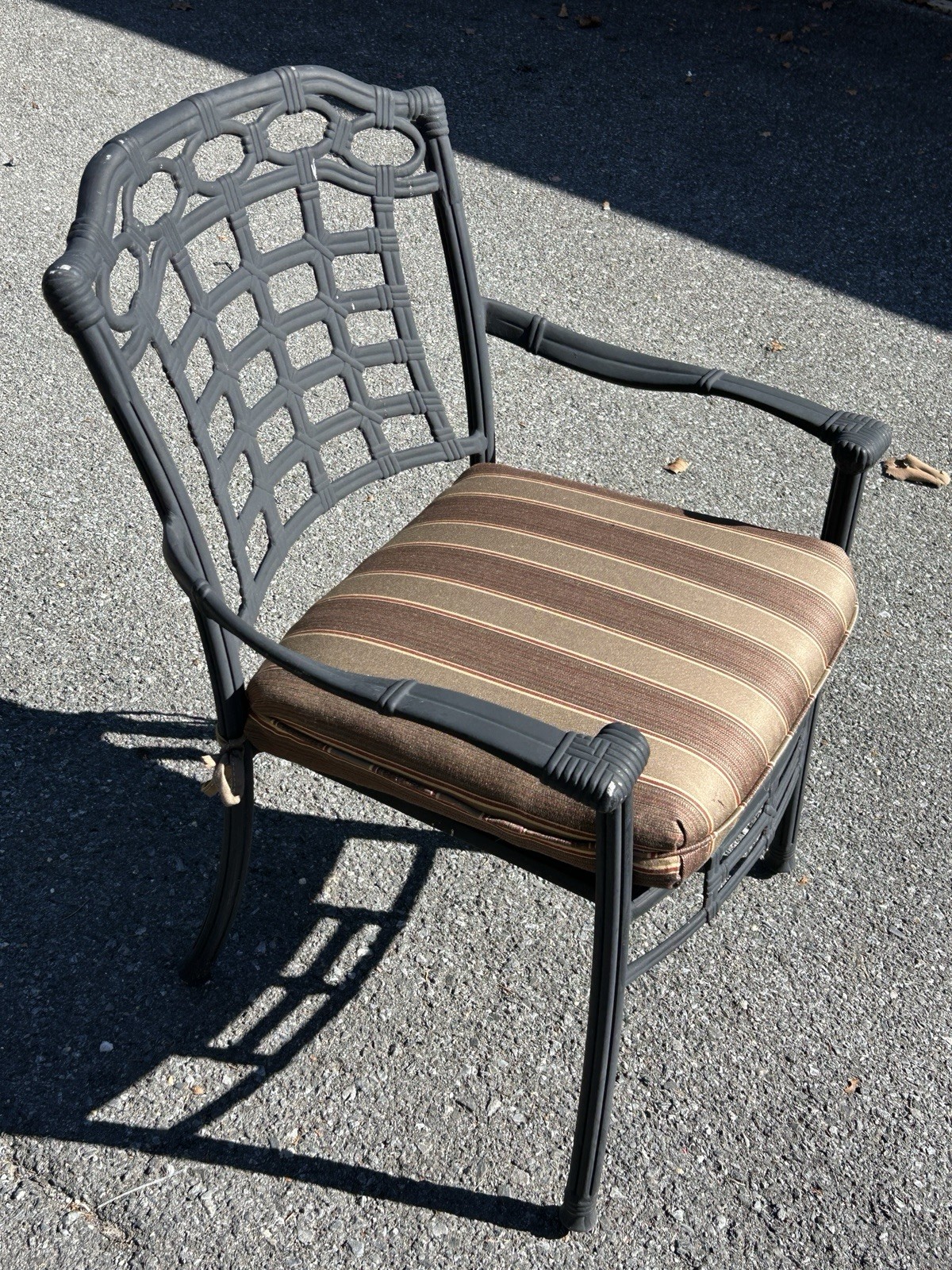 Beautiful Cast Aluminum Patio Set Table And 6 Chairs**