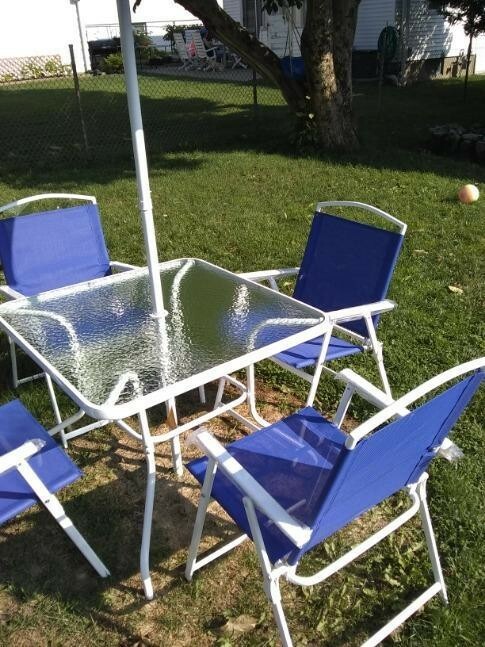 6 Piece Patio Set, With Umbrella. No Base Is Included.
