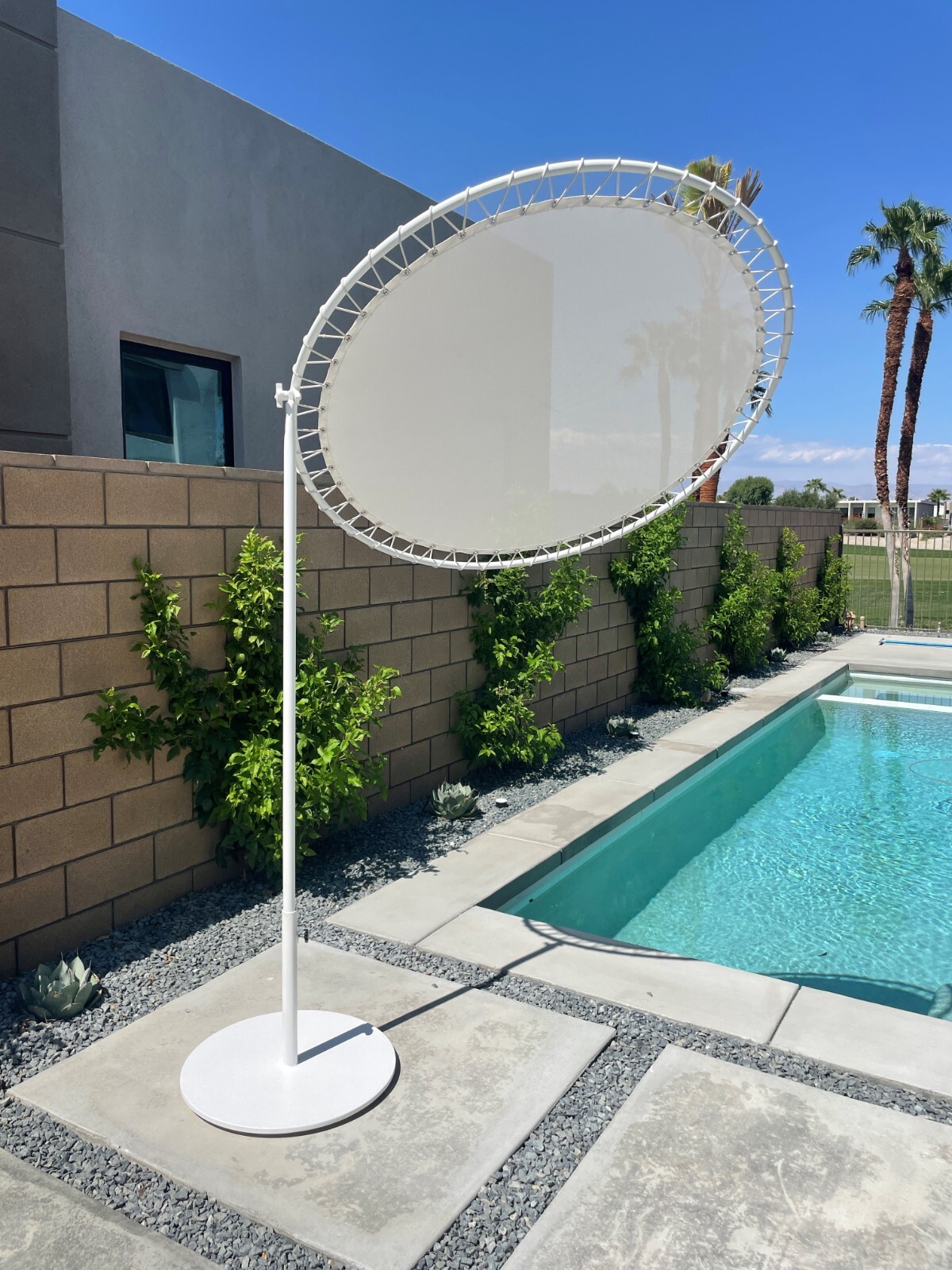 Eclypse Mid-Century Sunshade
