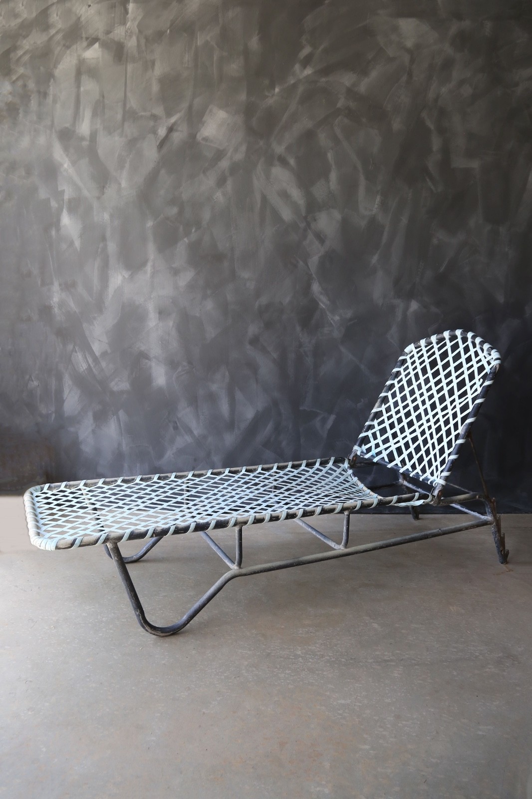 Vintage Brown Jordan Tamiami Lounger outdoor lounge chair