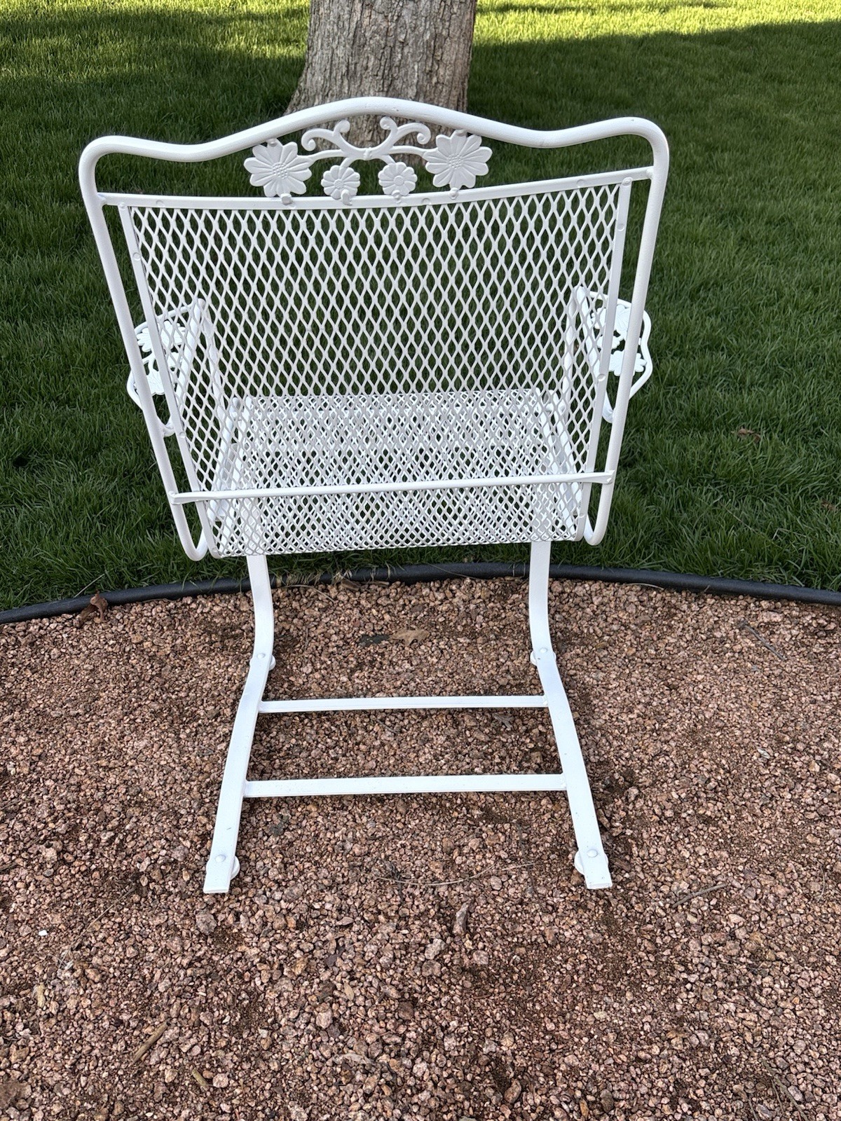 Beautiful Freshly Painted Vintage Woodard, Six Piece Patio Set.