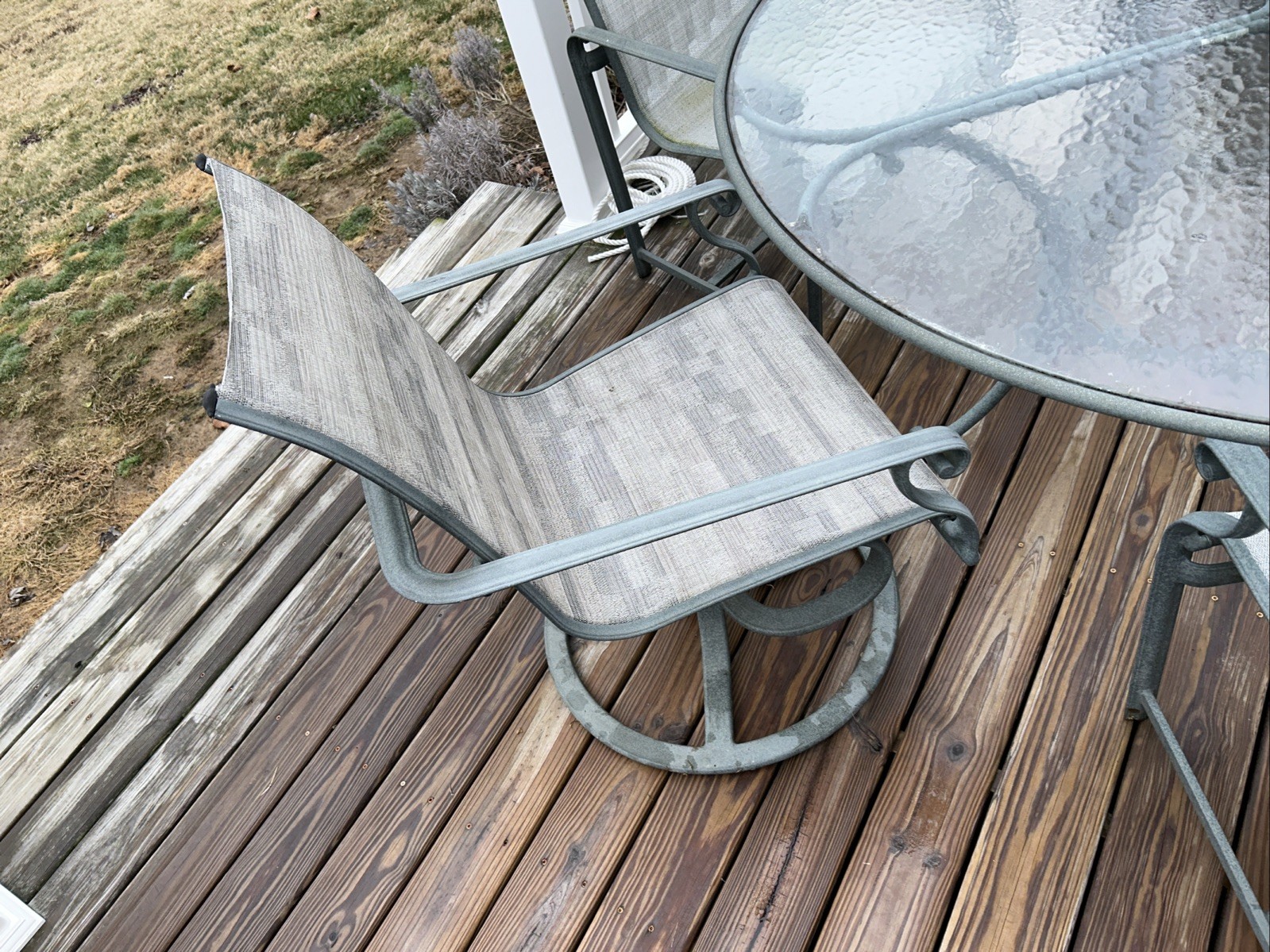 Brown Jordan Round Glass Patio Table 60 Inch, with 5 Chairs (green) Aegean