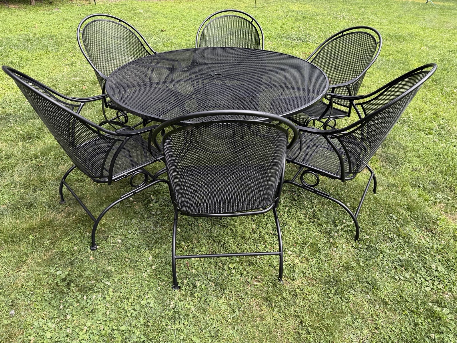 Beautiful Wrought Iron Patio Set Large Table & 6 Rockers *****