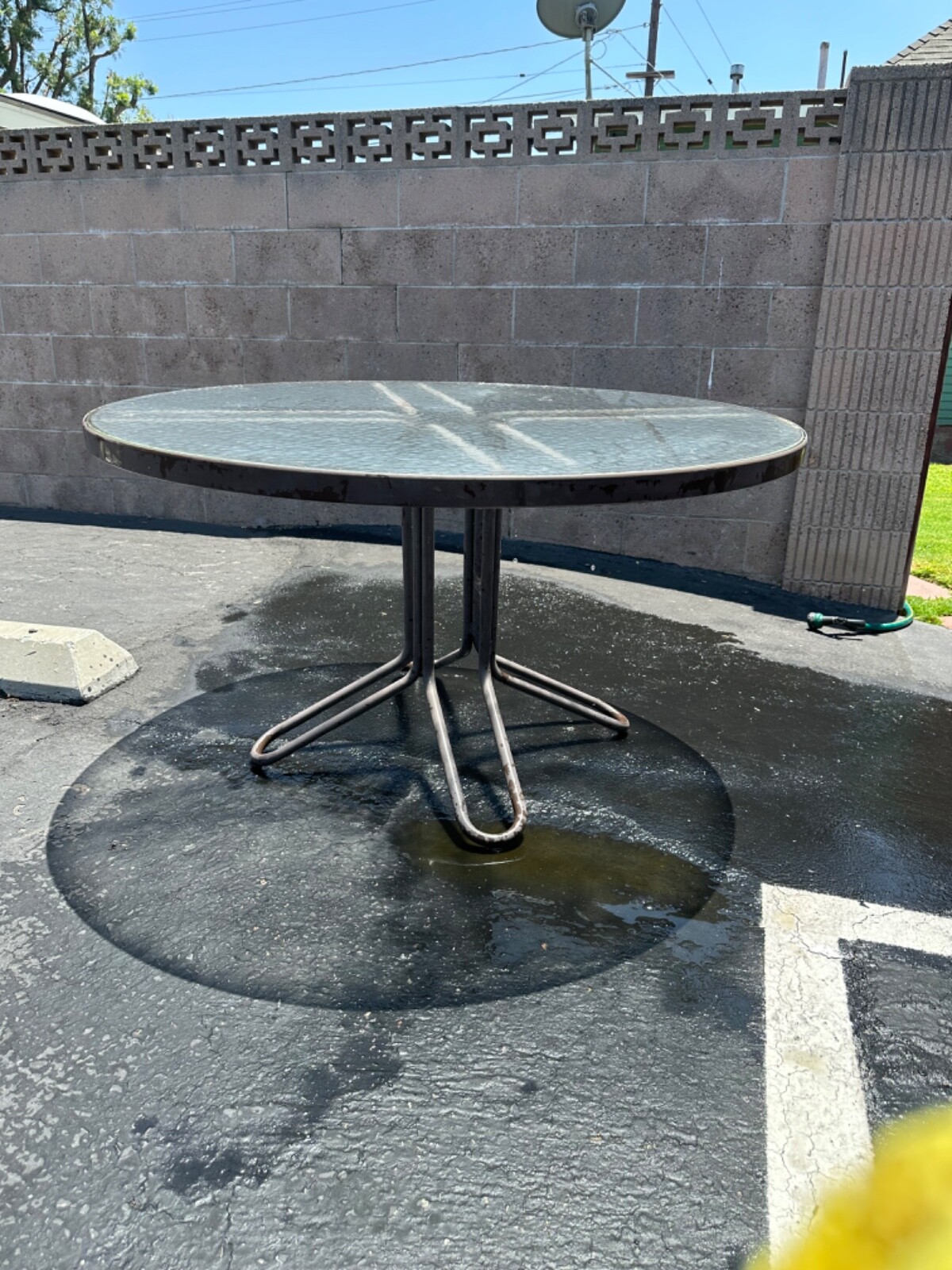 Jordan Roma patio table