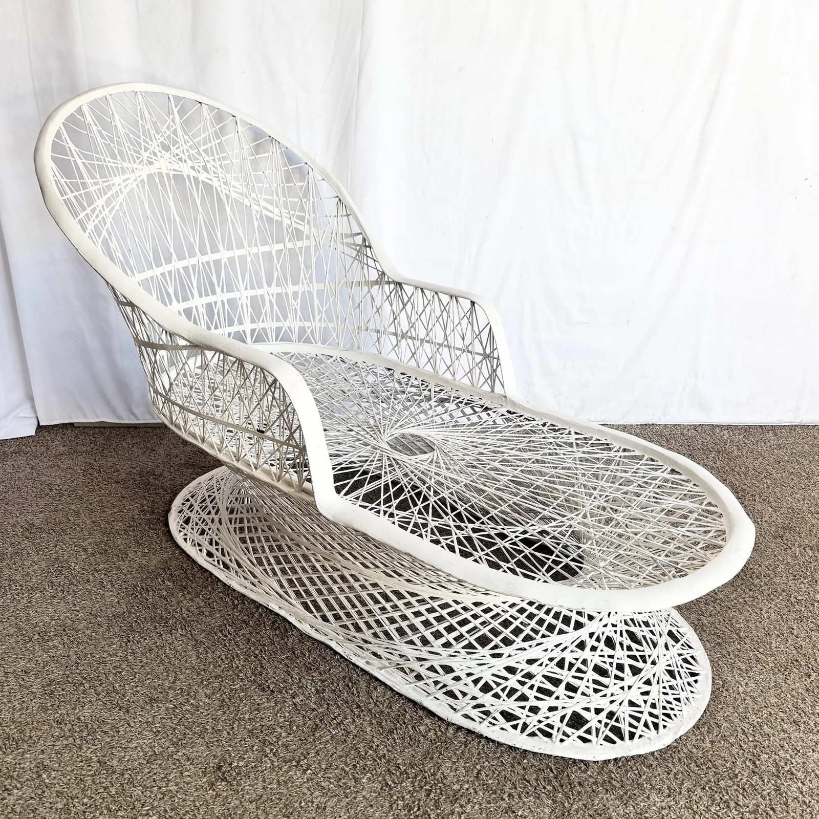 Mid Century Modern Spun Fiberglass Chaise Lounge