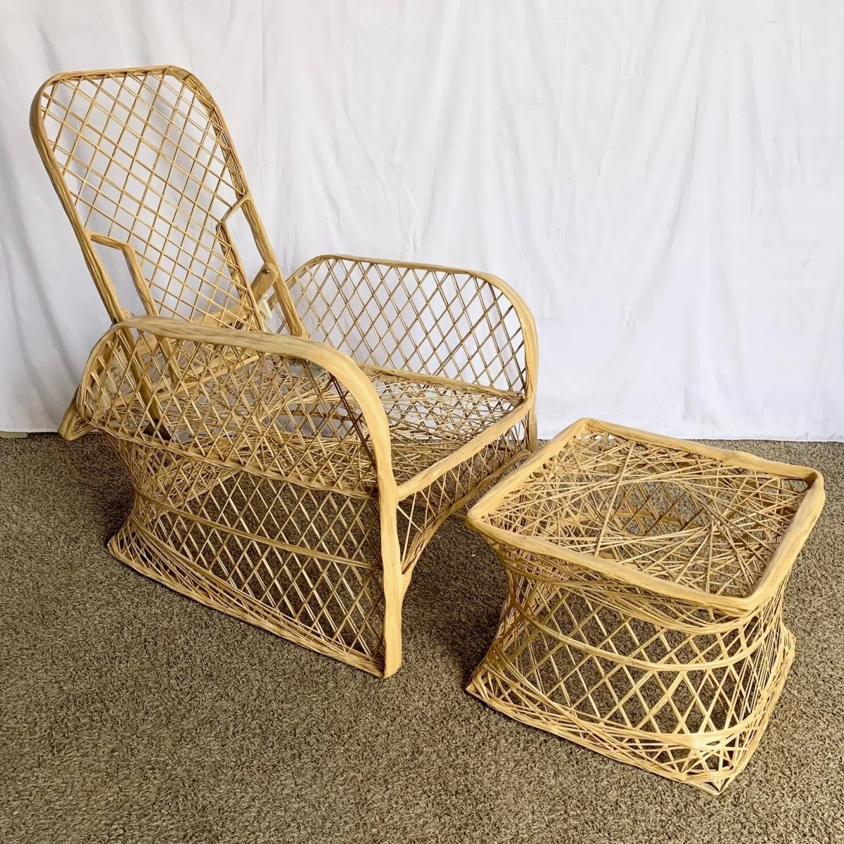 Mid Century Modern Spun Fiber Glass Adjustable Lounge Chair With Ottoman