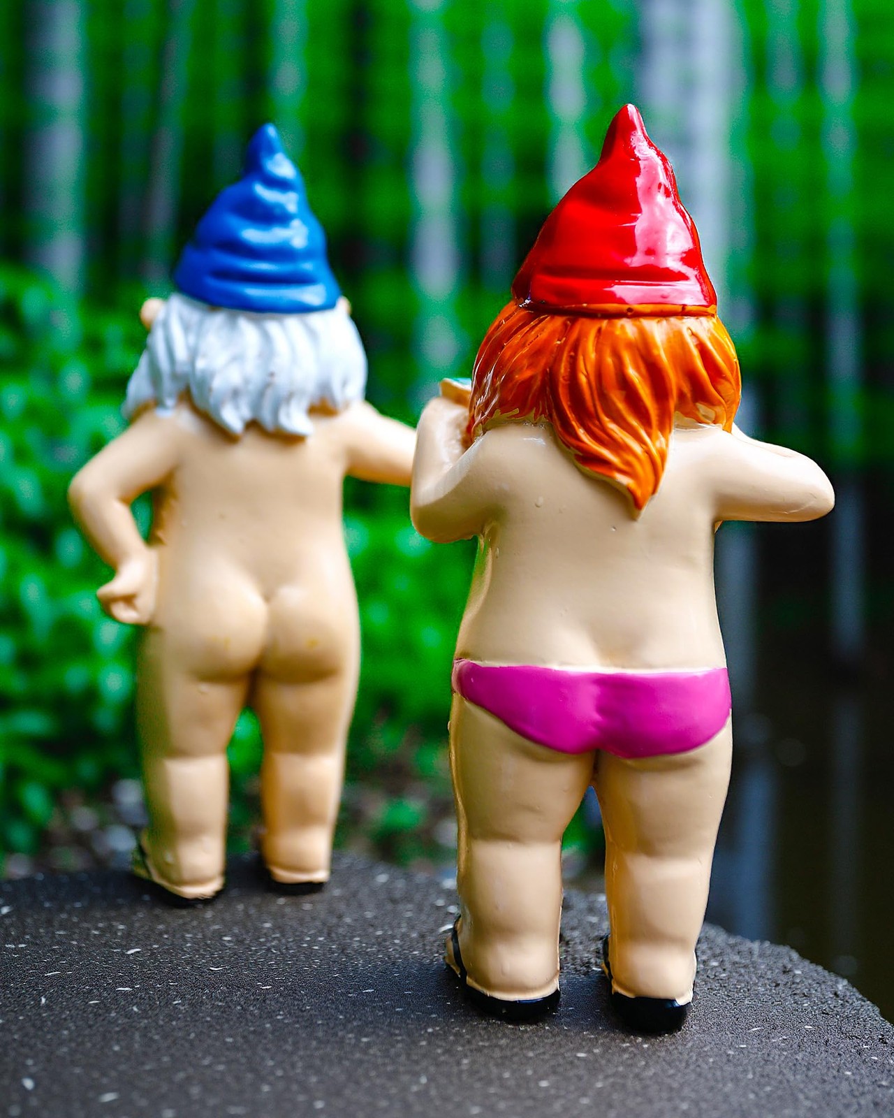 Leverse 2 PCS Garden Gnomes, 4.7 Inch Outdoor Statues, Funny inches, Red
