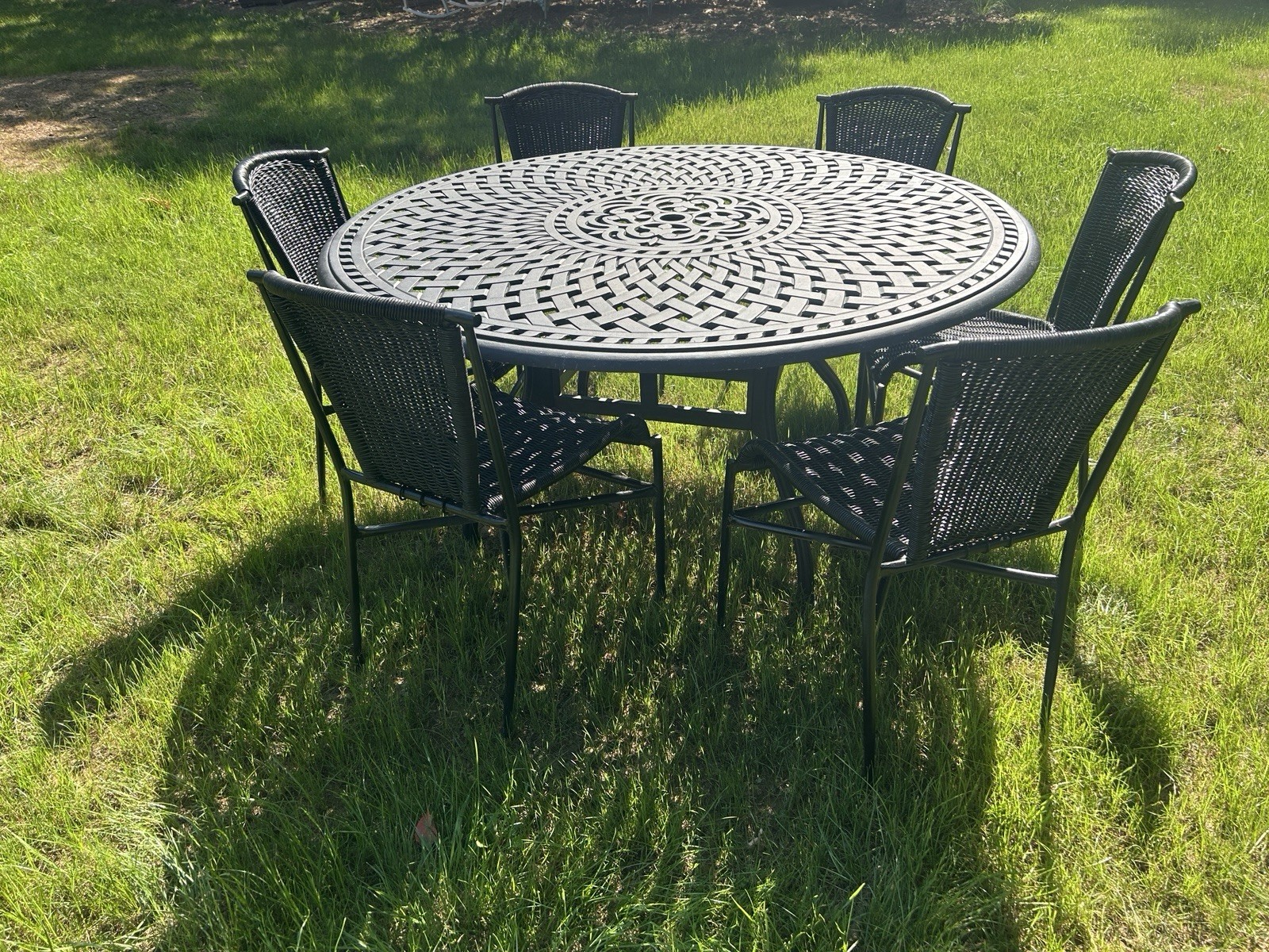 Beautiful Cast Aluminum/ Wrought Iron Patio Set Table And 6 Chairs
