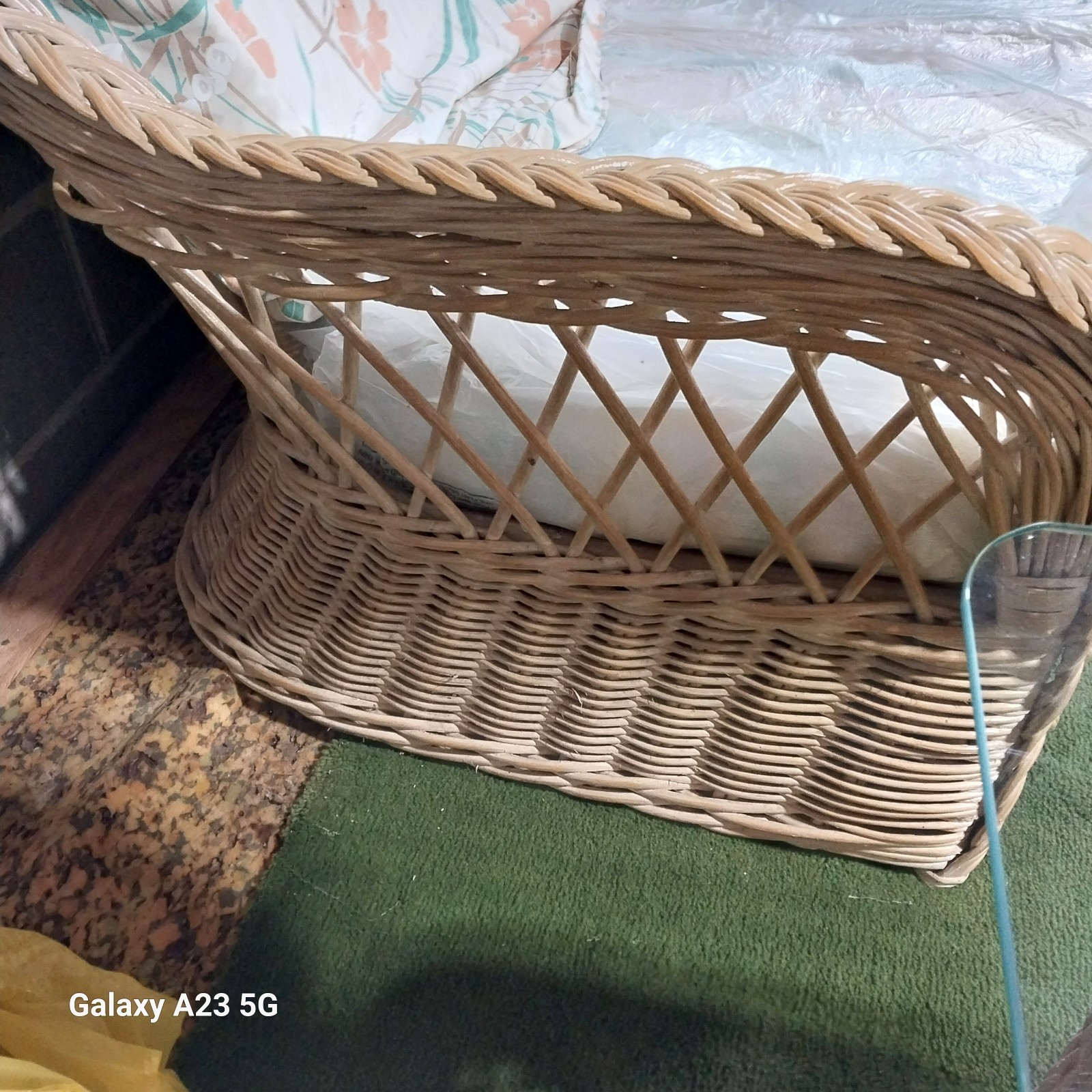 5 Piece Well Made Wicker Set Sofa And Tables Lamp Never Used